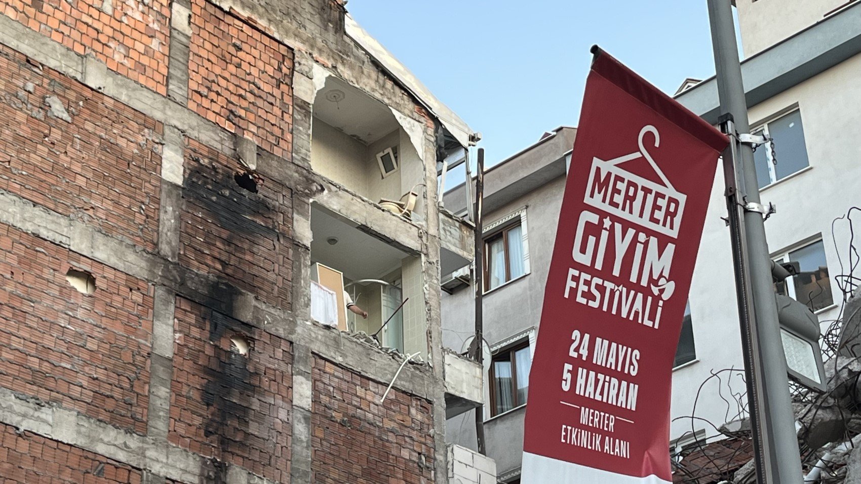 Kentsel dönüşüm ortaya çıkardı: 4. ve 5. katı duvarsız bina