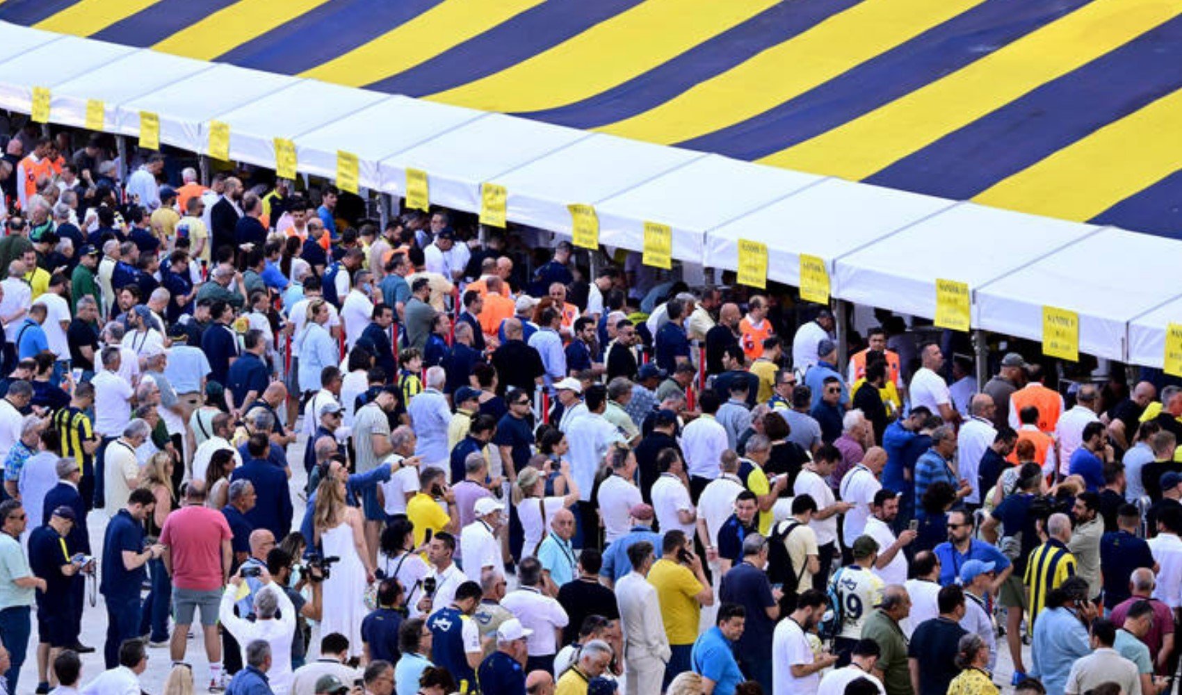 Fenerbahçe'de sıcak gelişme: Toplanan imzalar kulübe iletildi: Kaç imza verildi?