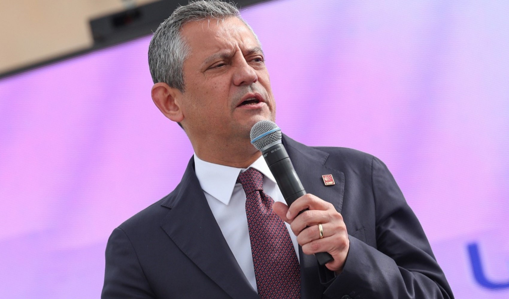 Özgür Özel’den Tunç Soyer’e tam destek: 'Hiçbir kardeşimi satmam'