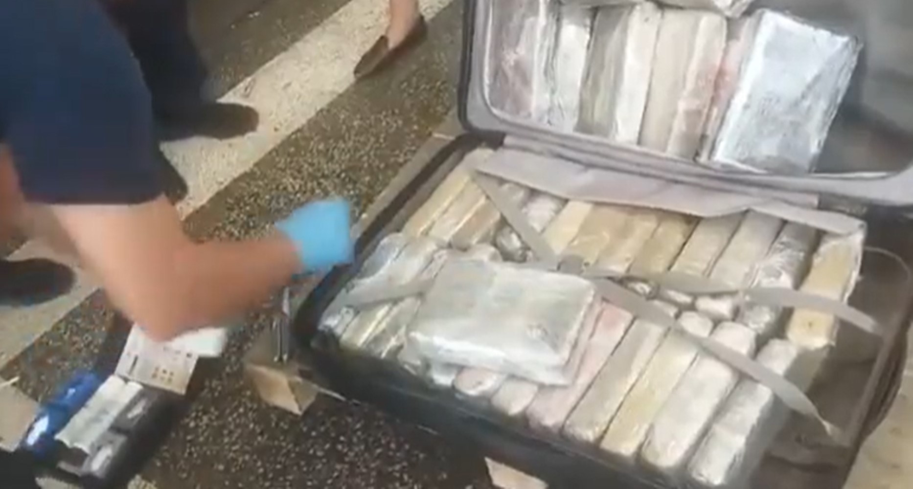 Diplomatik plakalı araçta 205 kiloluk kokain çıkmıştı: İçinden üç hilal çıktı!