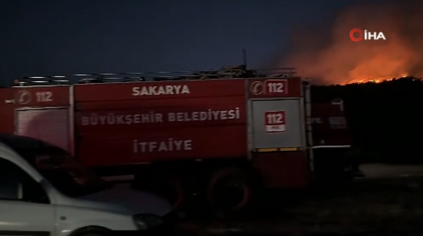 Sakarya'daki yangında 28'inci saat: Alevlerin boyutu hava kararınca ortaya çıktı