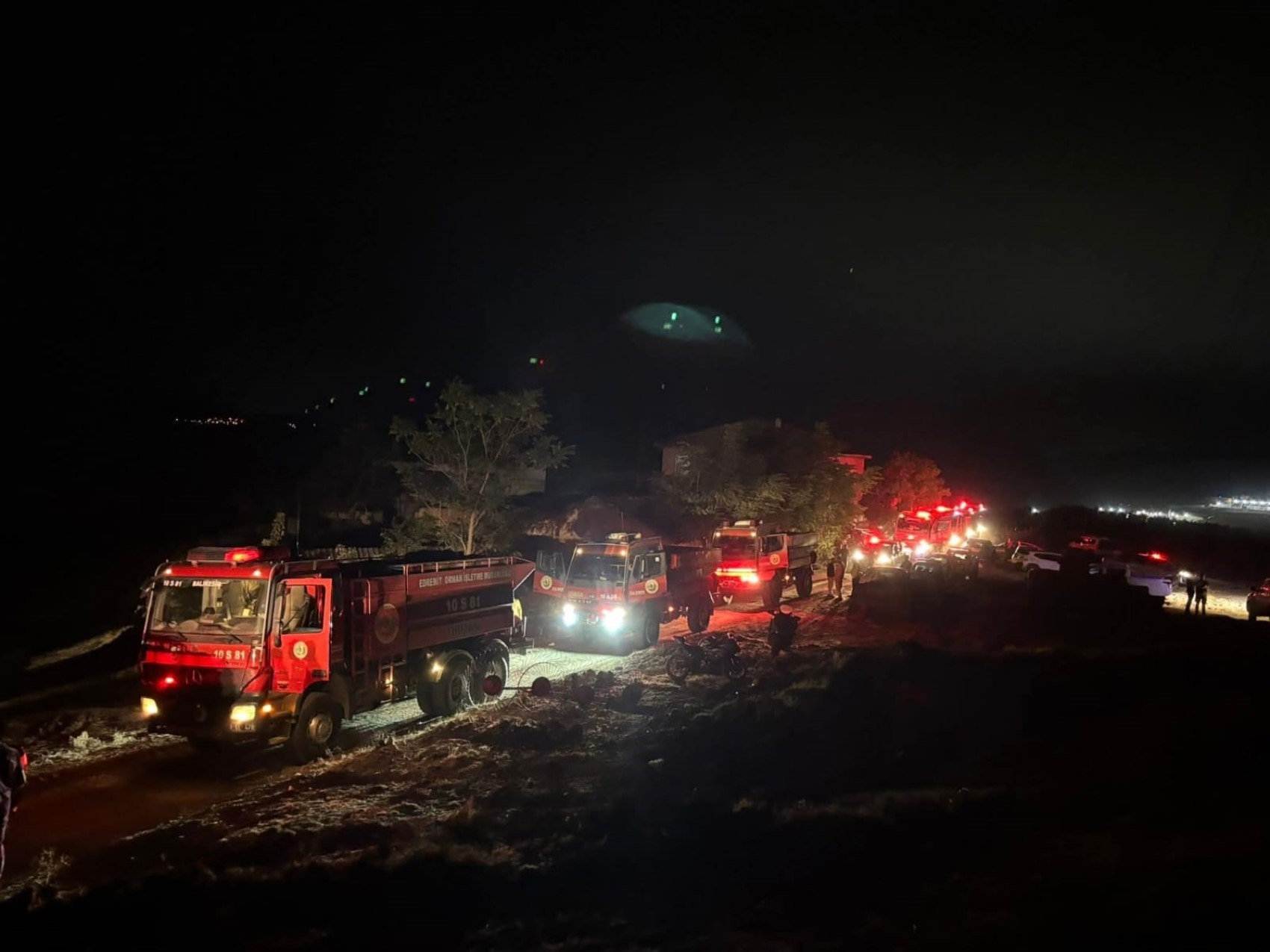 Bilecik'teki yangında alevler ilçe merkezine doğru ilerliyor: Kontrol altında diyemeyiz