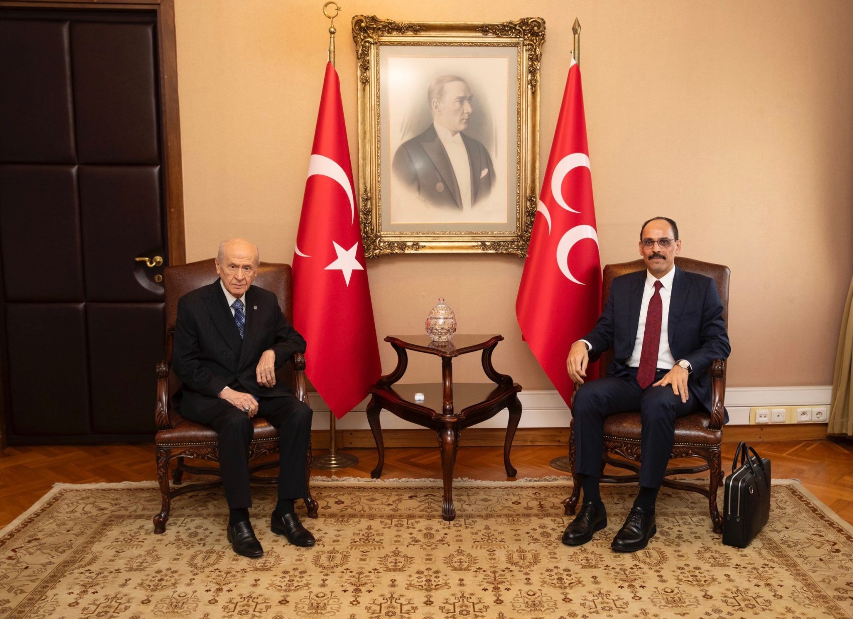 İbrahim Kalın'ın Devlet Bahçeli ziyaretinde dikkat çekmişti: İşte o siyah çantanın sırrı!