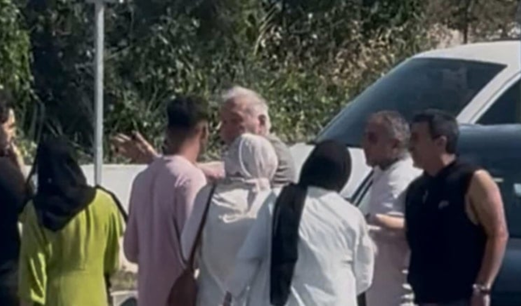 Ünlü Tarihçi İlber Ortaylı'nın bulunduğu araç kaza yaptı