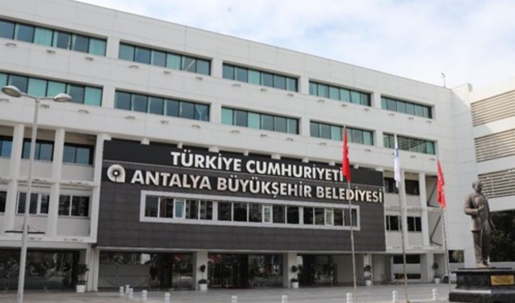 SON DAKİKA... Antalya Belediyesi'ne yönelik rüşvet soruşturması derinleşiyor: Yeni gözaltılar var