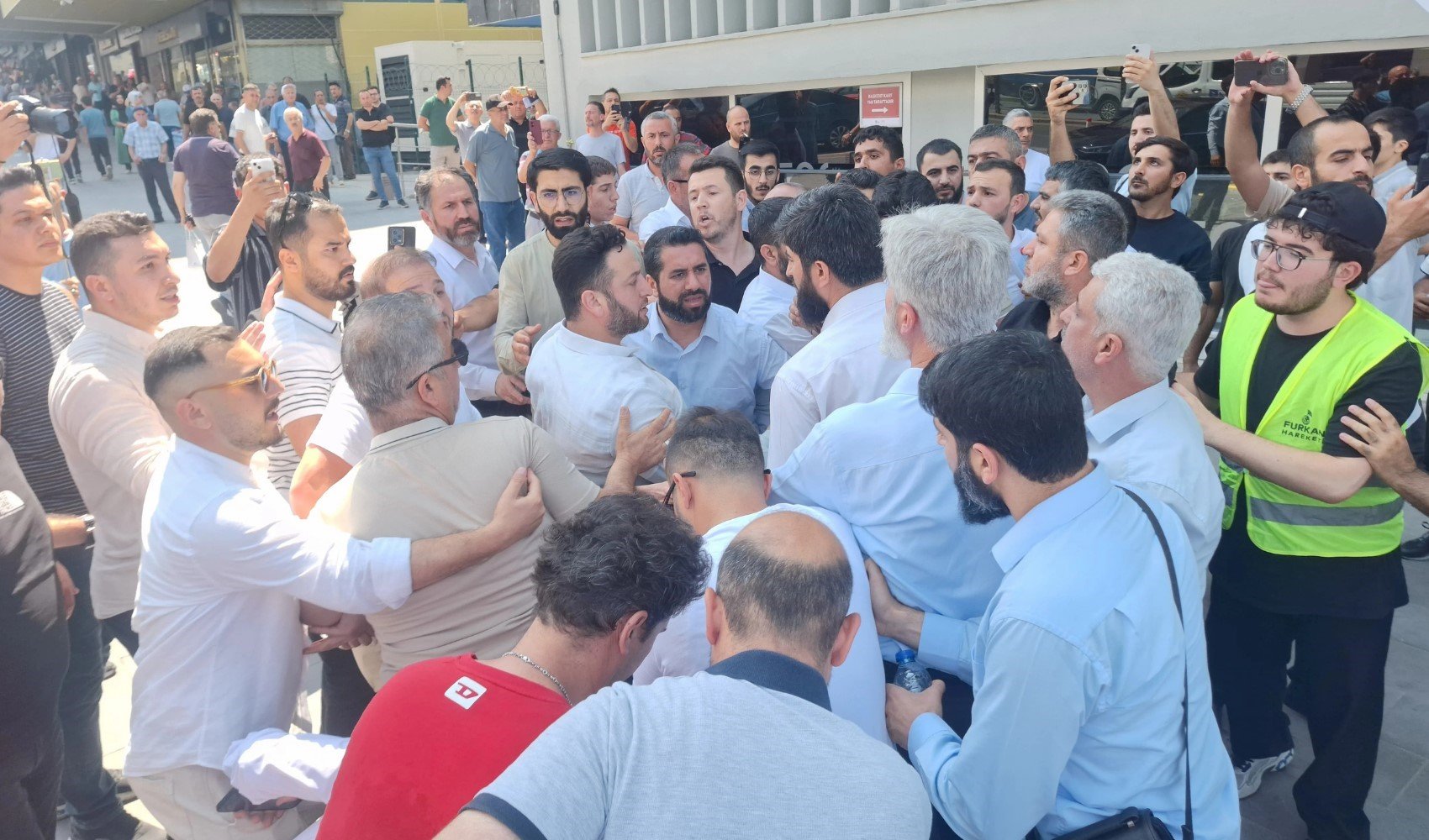 Ankara’daki tarikat binası alkol nedeniyle mühürlendi