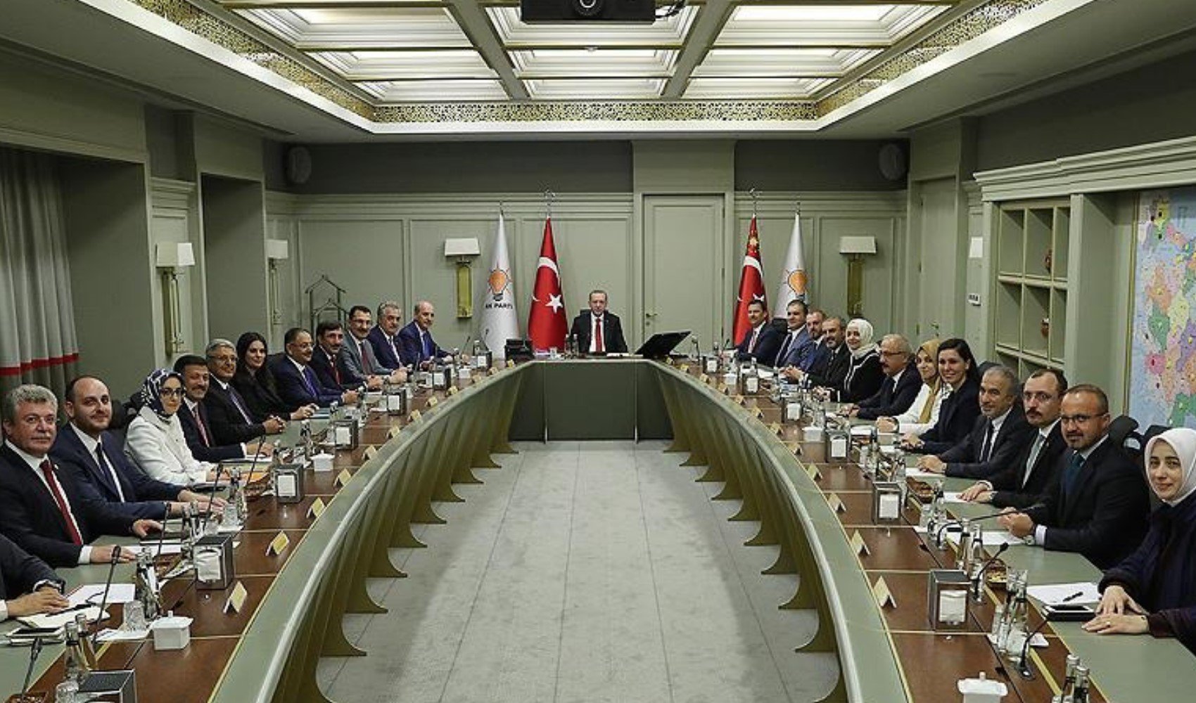 Erdoğan Başkanlığında kritik MYK... Gündemde Belediye operasyonları var