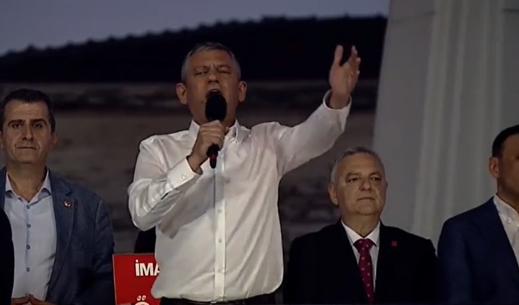CHP Genel Başkanı Özel, Bakırköy'de yapılan mitingde Eskişehir'deki şehitlerle ilgili konuştu