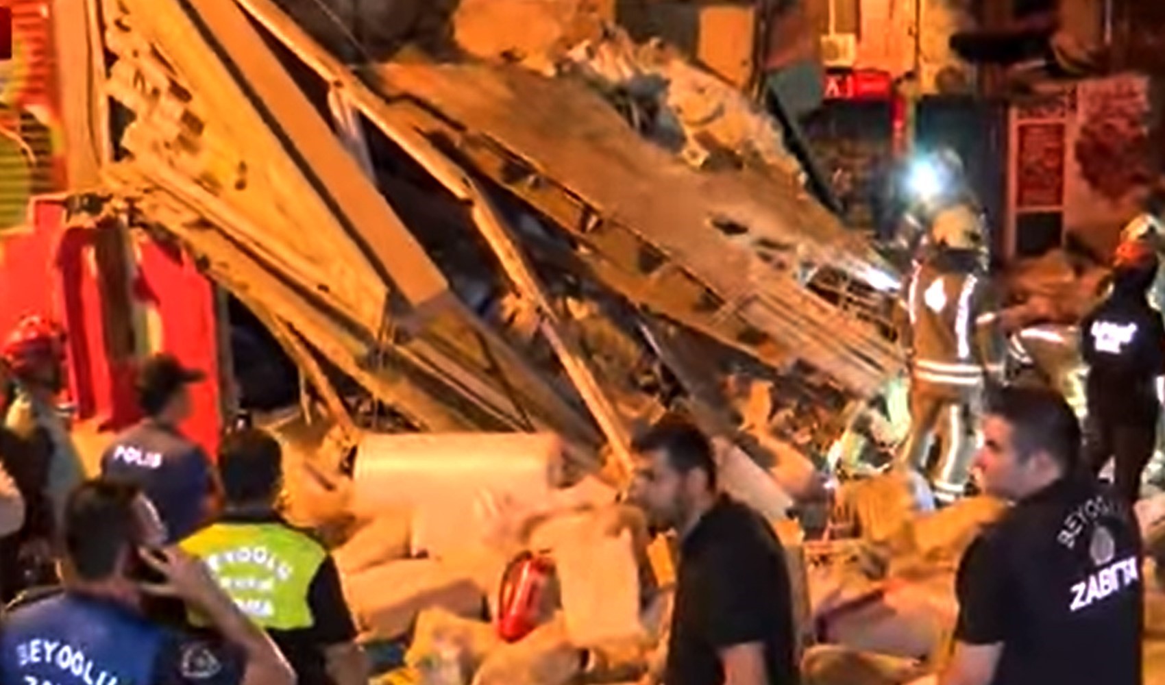 İstanbul'da bir binada patlama meydana geldi