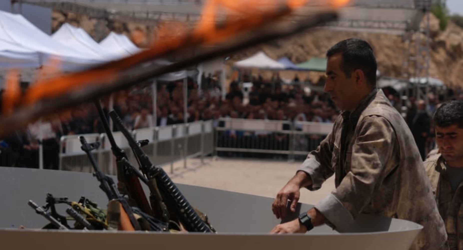 Seçmenler açılım sürecine nasıl bakıyor? Terör örgütü PKK'nın silah bırakmasının ardından ilk anket! İşte partilerin oy oranı...