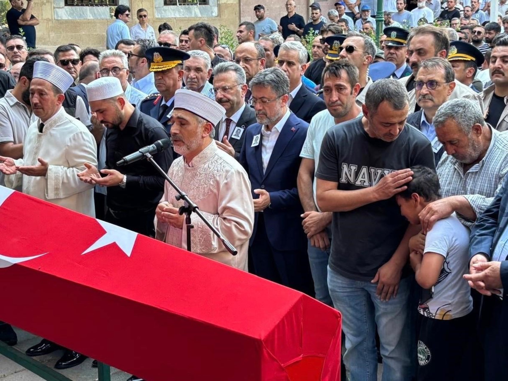 Yangın şehidinin oğlu: 'Baba, ben sensiz ne yapacağım?' diye feryat etti