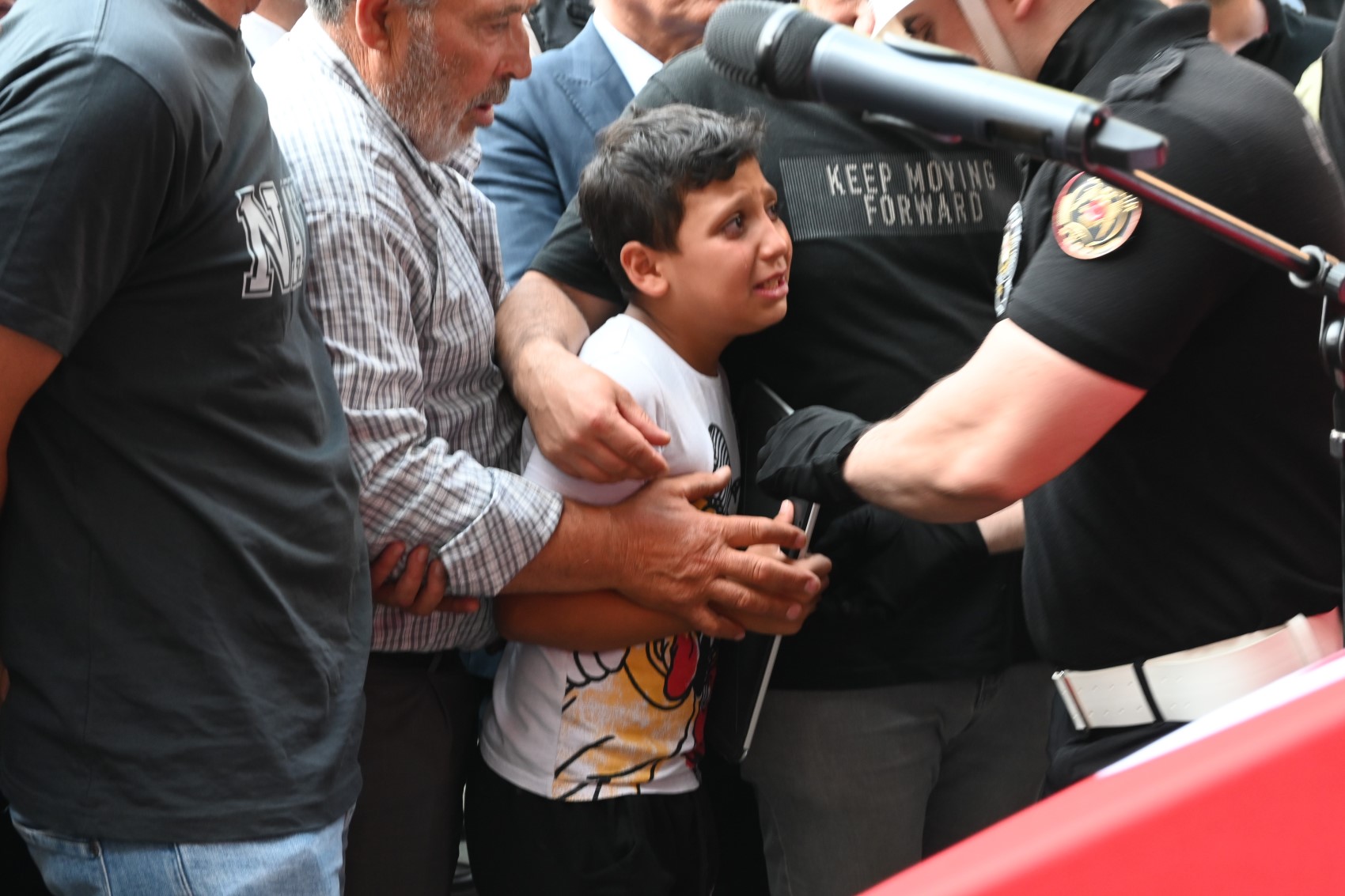 Yangın şehidinin oğlu: 'Baba, ben sensiz ne yapacağım?' diye feryat etti