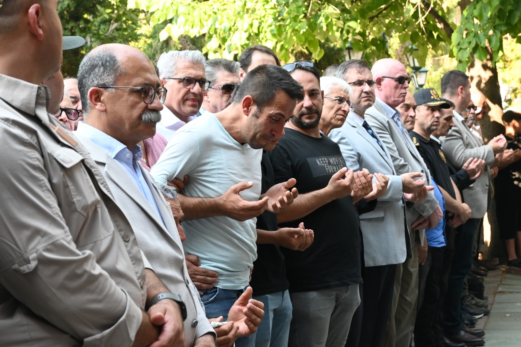 Yangın şehidinin oğlu: 'Baba, ben sensiz ne yapacağım?' diye feryat etti