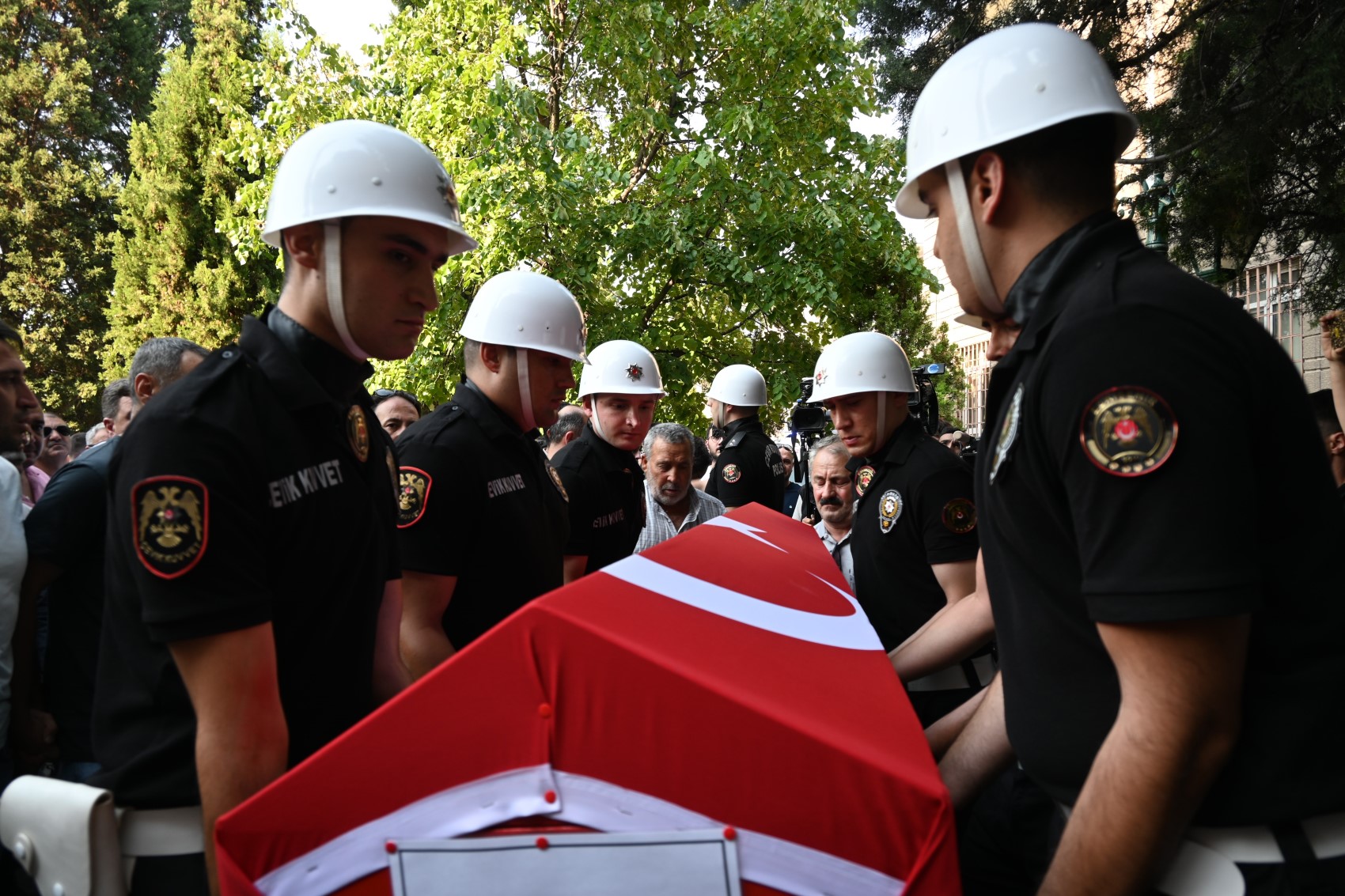 Yangın şehidinin oğlu: 'Baba, ben sensiz ne yapacağım?' diye feryat etti