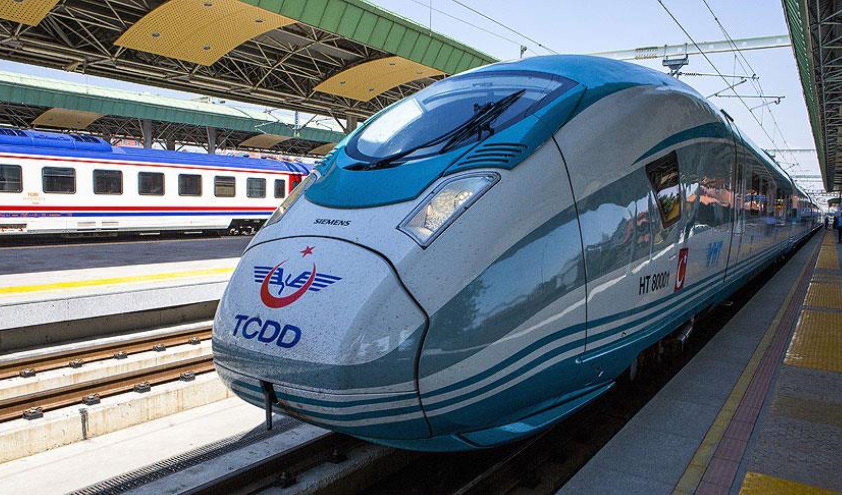 Bllecik'teki orman yangını hızlı tren seferlerini olumsuz etkiledi