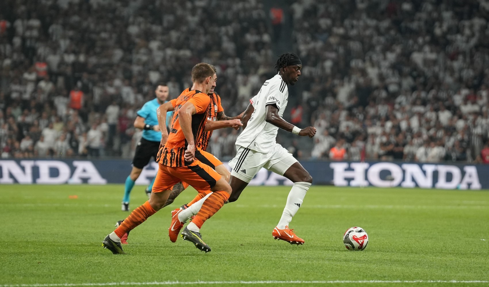 Arda Turan'lı Shaktar, Beşiktaş'ı mağlup etti: Maçta 6 gol var