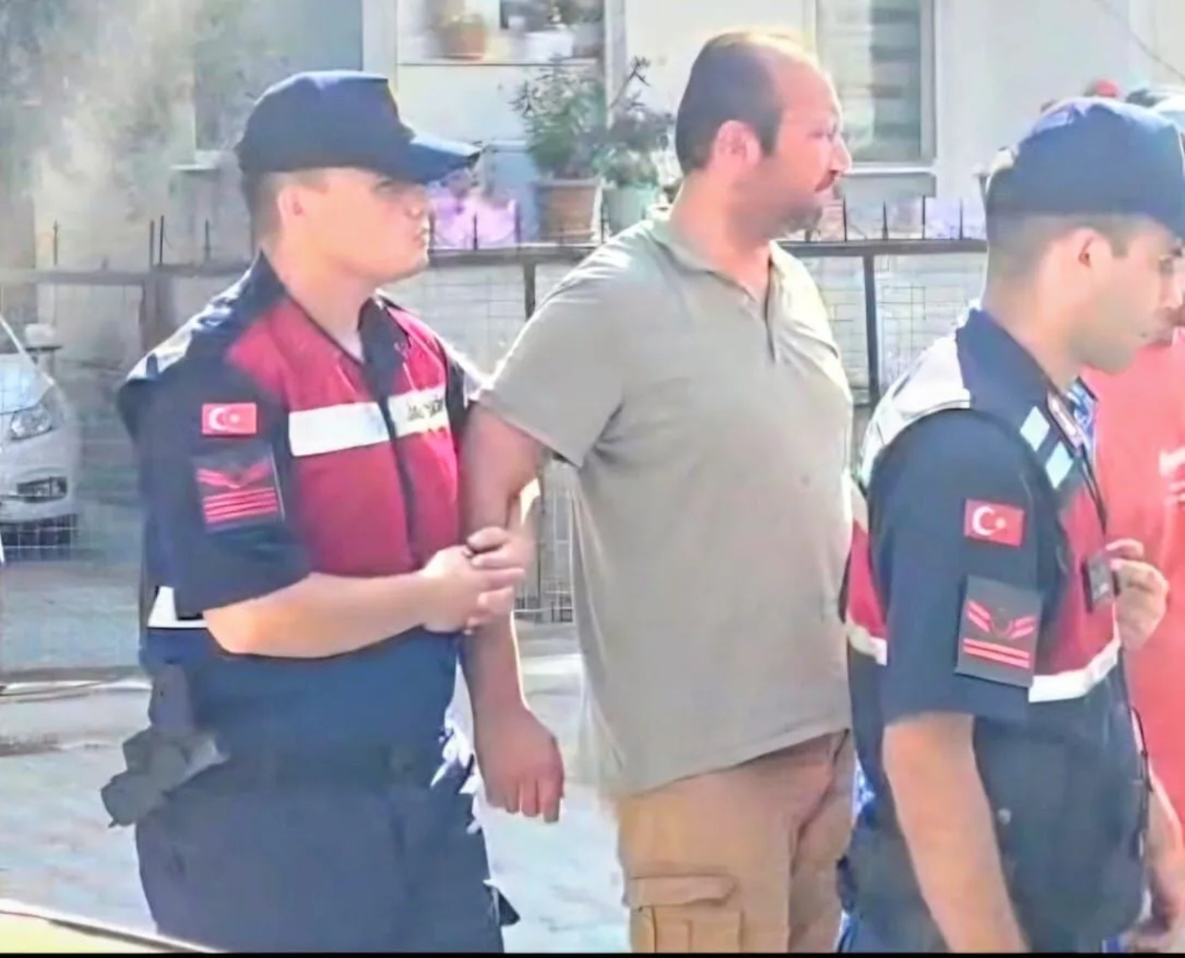 Oğulları uyuşturucudan ve insan kaçakçılığı suçlarından tutuklanmıştı: AKP'li isimden şok küfür!