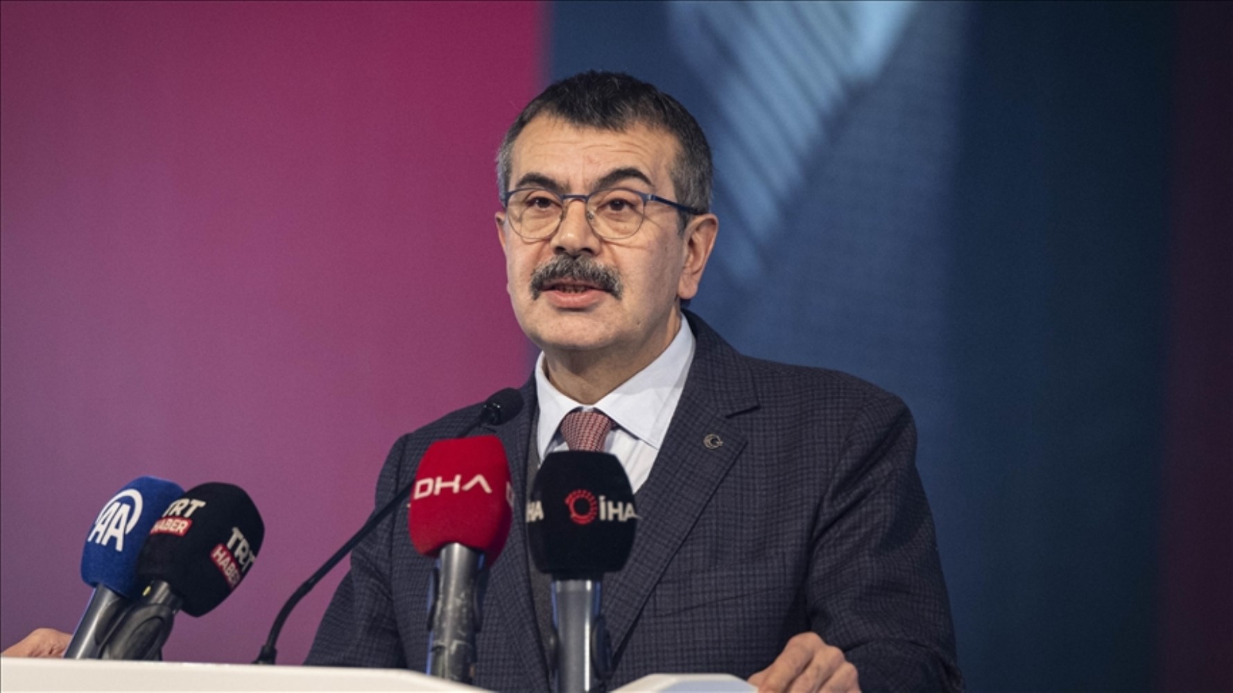 Bakan Yusuf Tekin'den kafaları karıştıran açıklama: Soruları bakın kimler hazırlamış