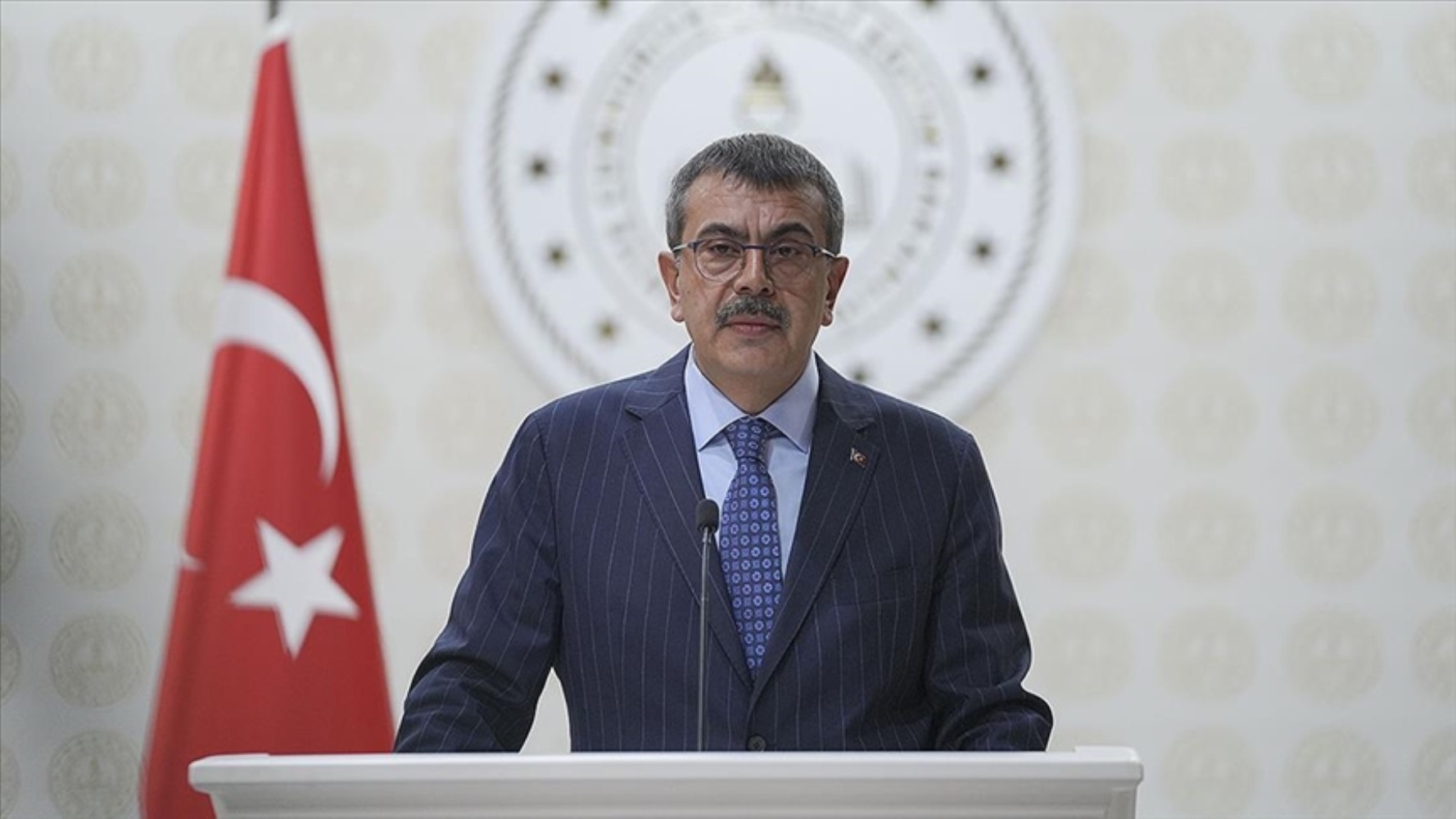 Bakan Yusuf Tekin'den kafaları karıştıran açıklama: Soruları bakın kimler hazırlamış