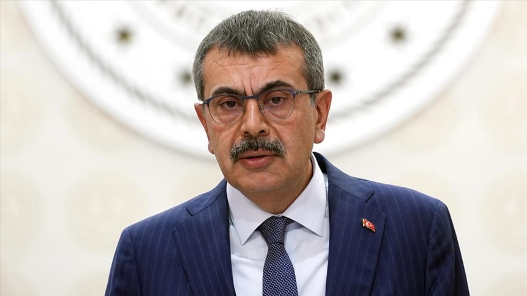 Bakan Yusuf Tekin'den kafaları karıştıran açıklama: Soruları bakın kimler hazırlamış