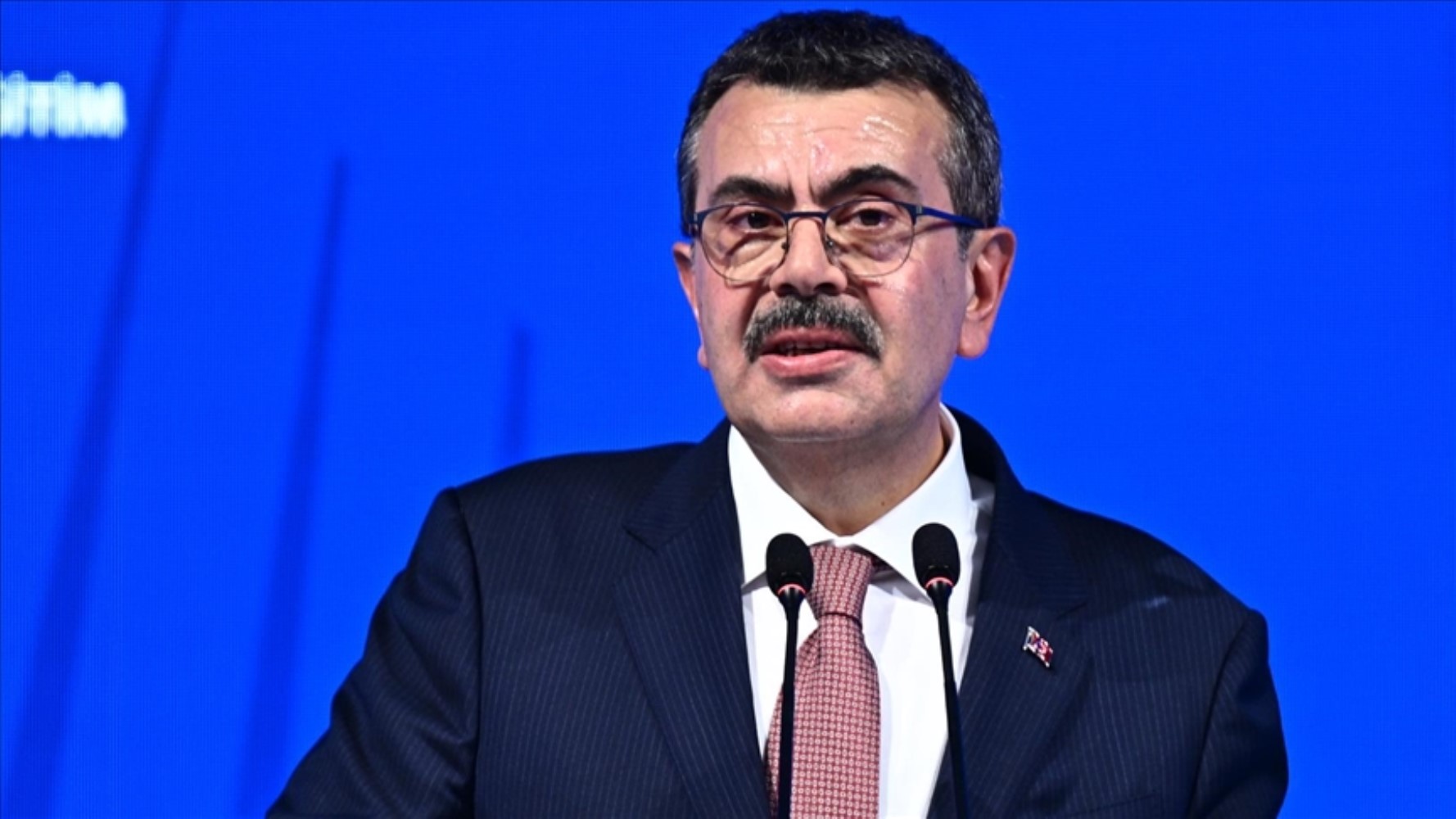 Bakan Yusuf Tekin'den kafaları karıştıran açıklama: Soruları bakın kimler hazırlamış