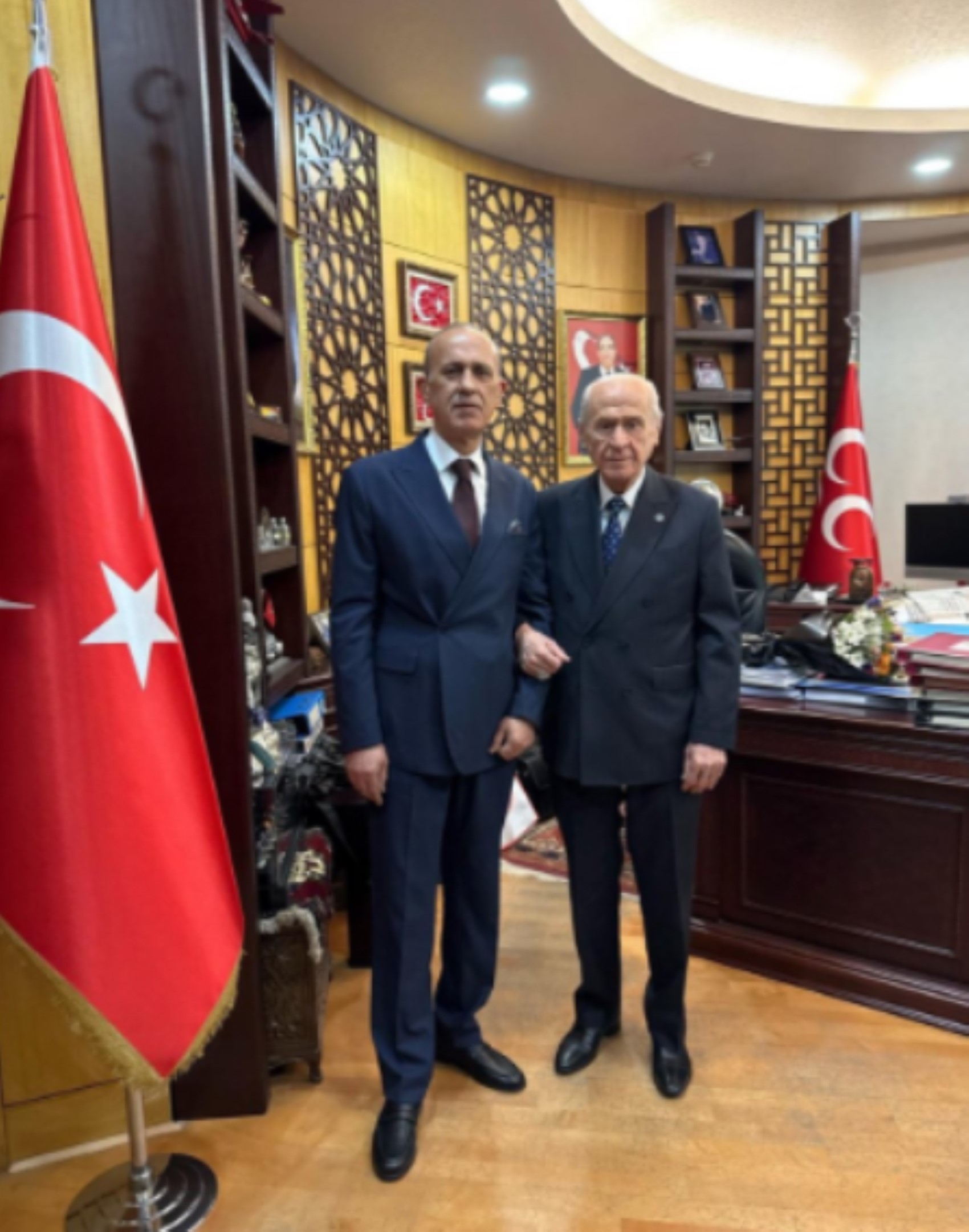 Azmettirme ve suç örgütü kurma suçuyla 13 yıl hapis yattı: Soluğu Bahçeli'nin yanında aldı