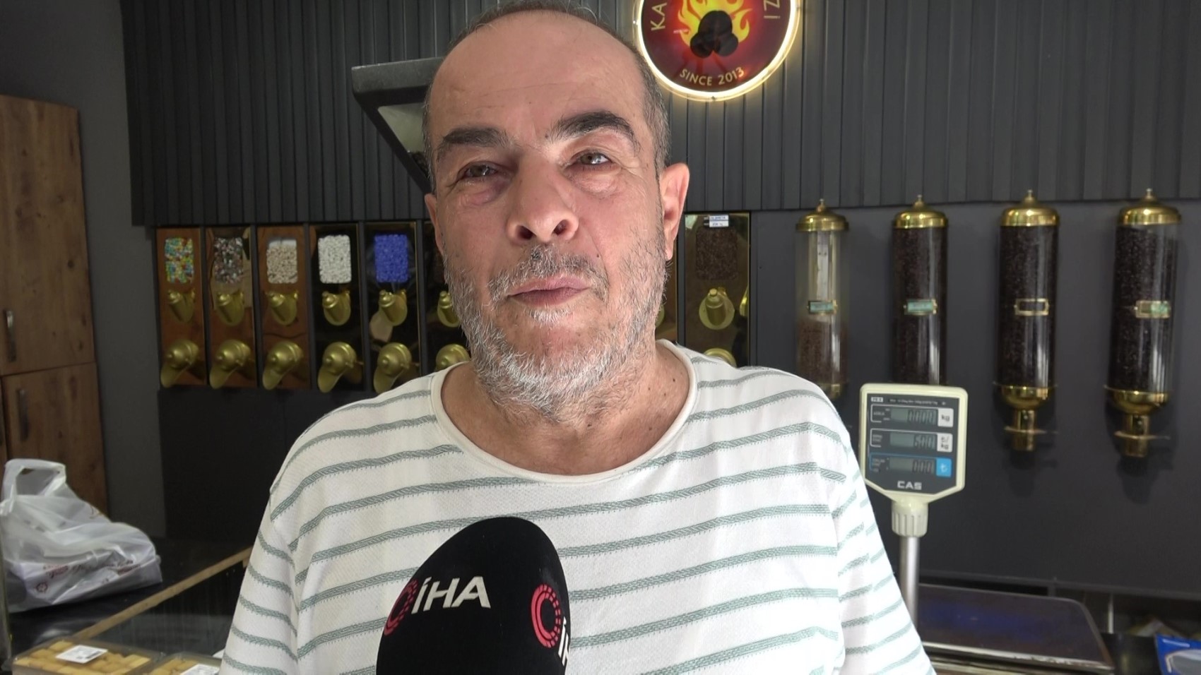 Sıcaklar 45 dereceyi bulunca, iş yerine not asıp tatile çıktı