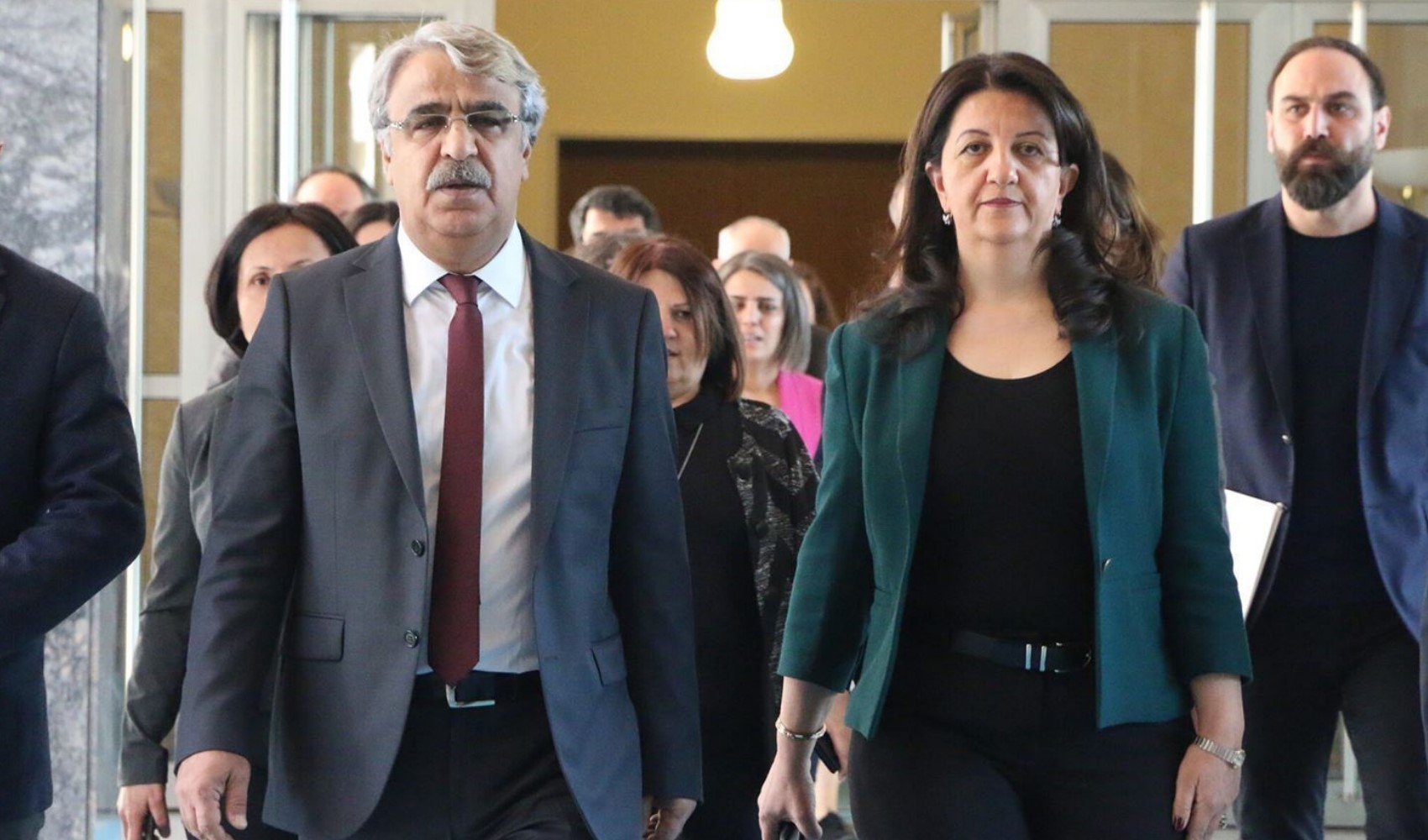 SON DAKİKA... DEM Parti heyeti PKK elebaşı Öcalan ile görüşüyor