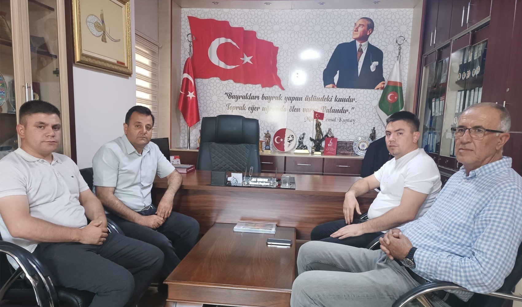 Şehit Bedirhan bebeğin babasının darp edilmesine şehit ailelerinden tepki: Bayanlar da vurmaya çalışıyor