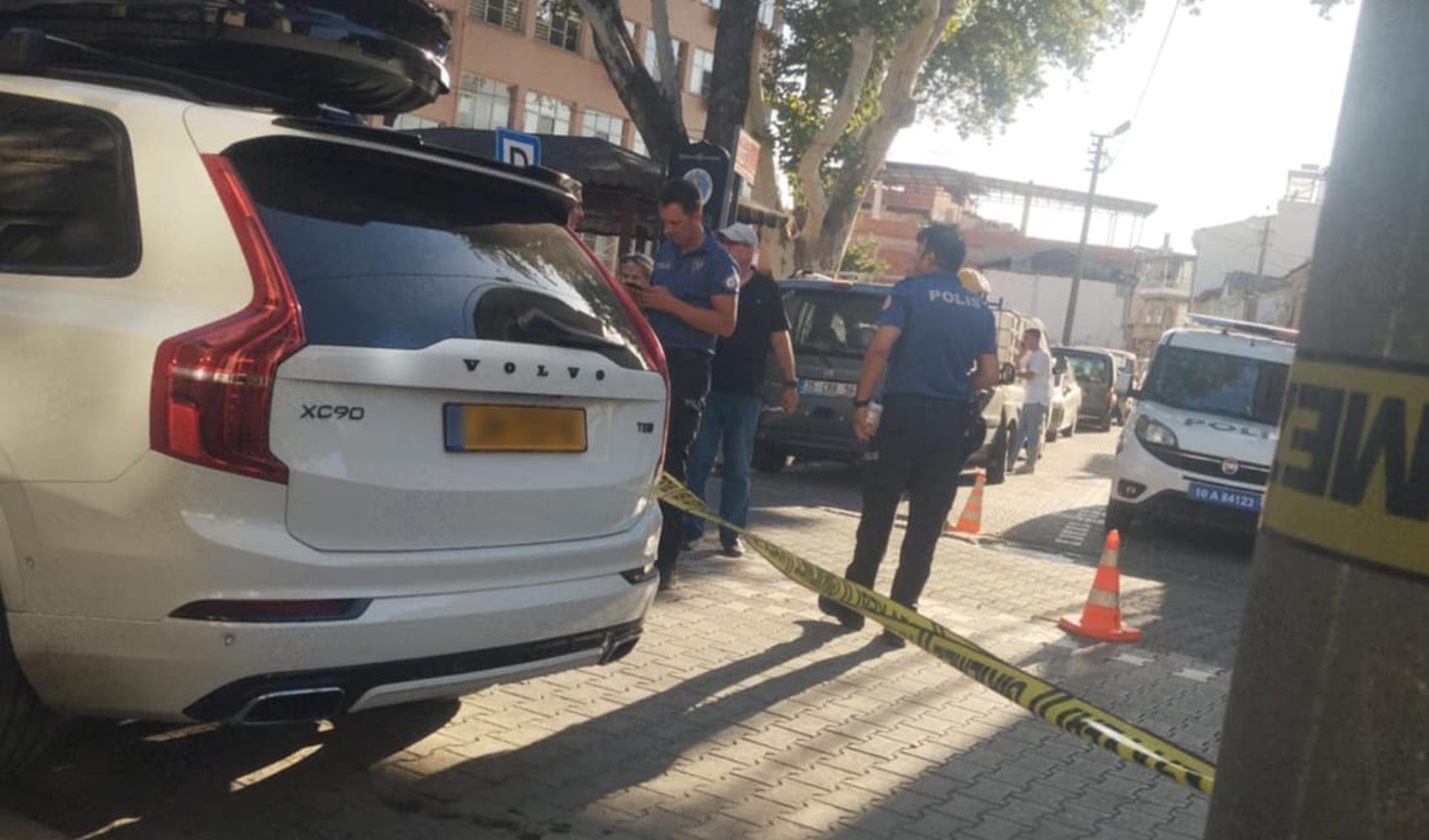 AKP'li Belediye Meclis Üyesi silahlı saldırıda hayatını kaybetti AKP'li Belediye Meclis Üyesi silahlı saldırıda hayatını kaybetti