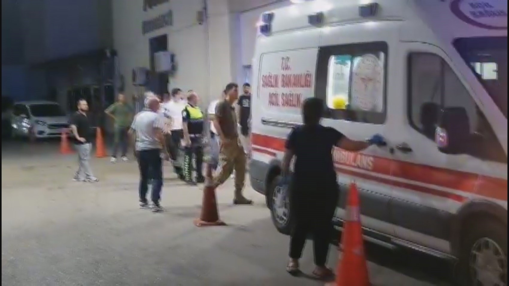 Yedi asker yüksek ateş şüphesiyle hastaneye kaldırıldı: İki asker hayatını kaybetti