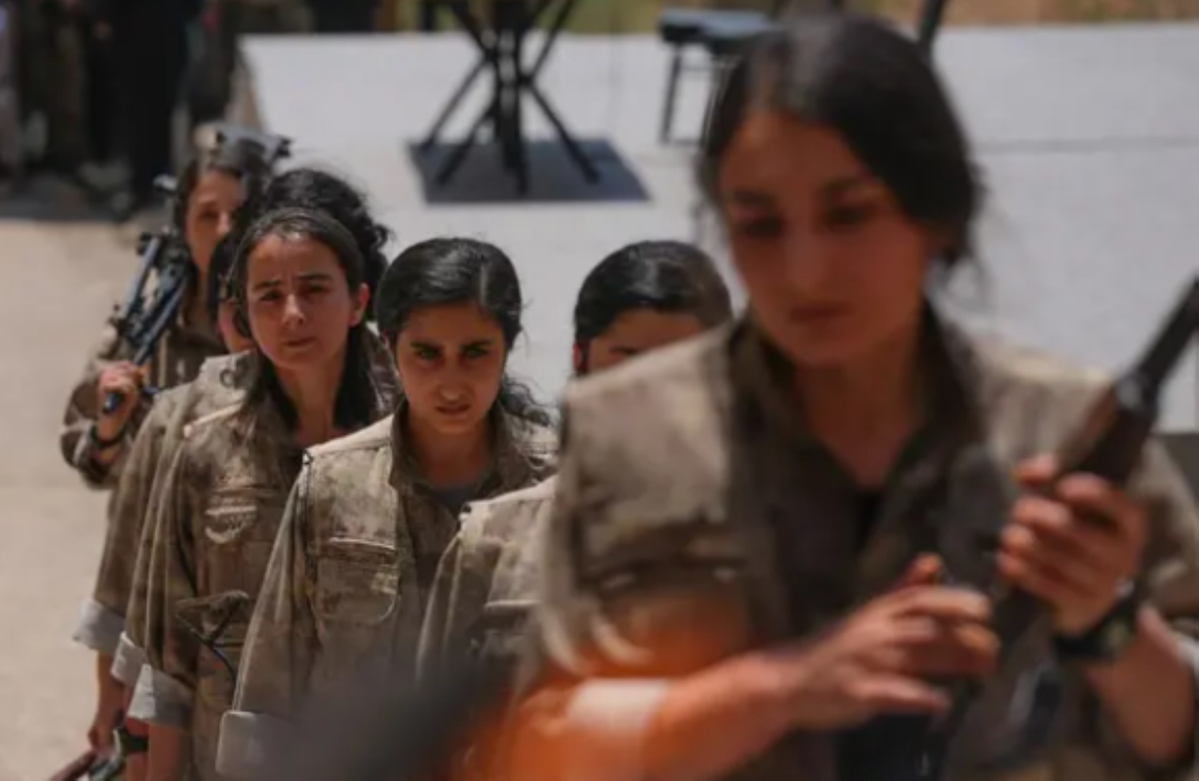 PKK elebaşı Öcalan'ın solunda oturuyordu: O terörist tahliye edildi!