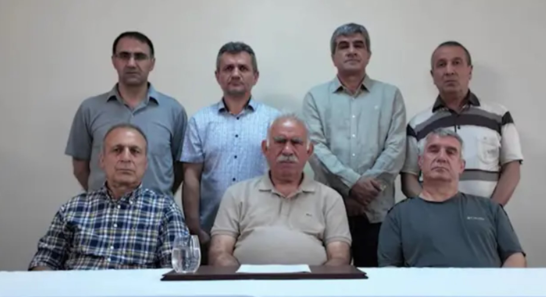 PKK elebaşı Öcalan'ın solunda oturuyordu: O terörist tahliye edildi!