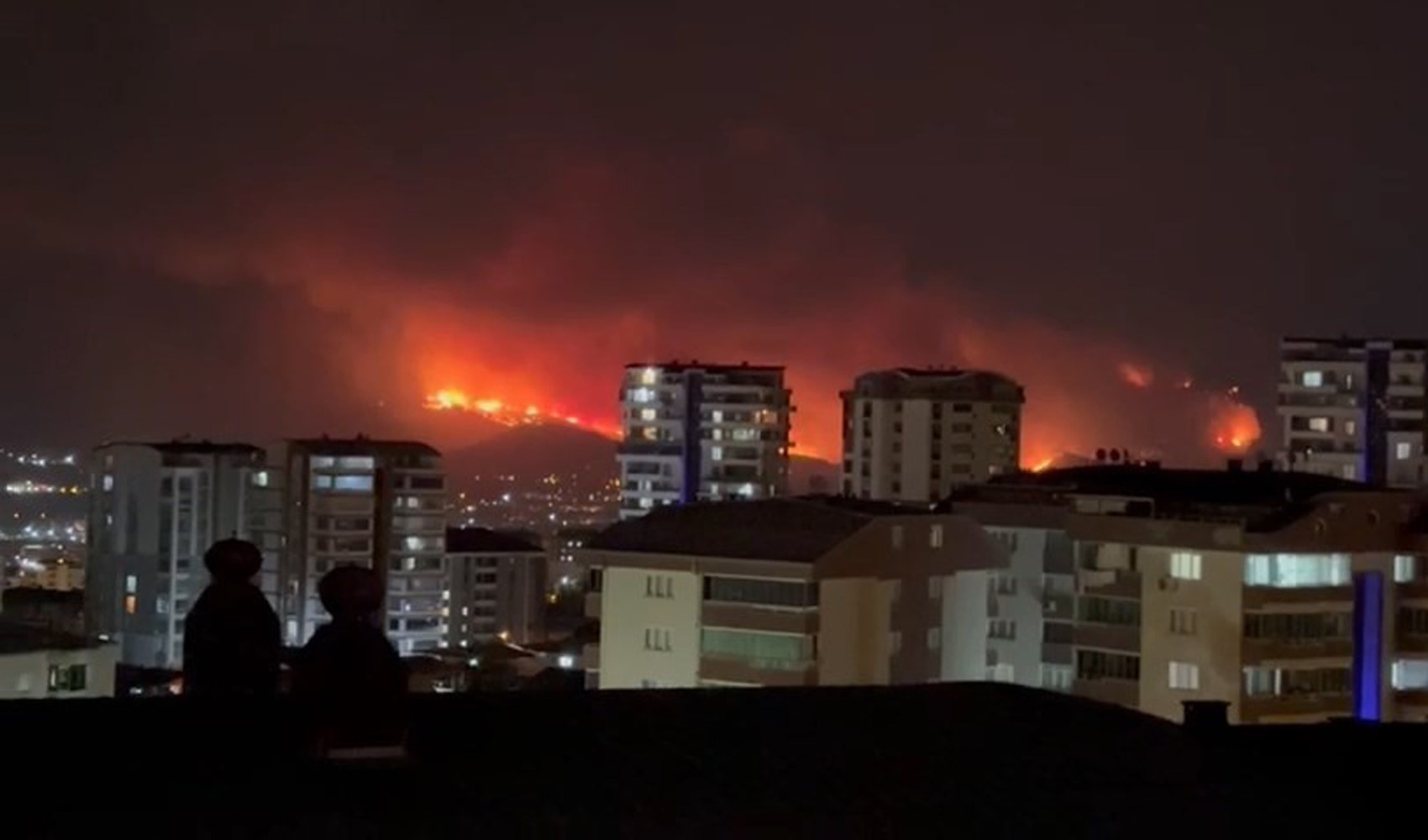 Bursa'daki orman yangını şehir merkezinden böyle görüntülendi