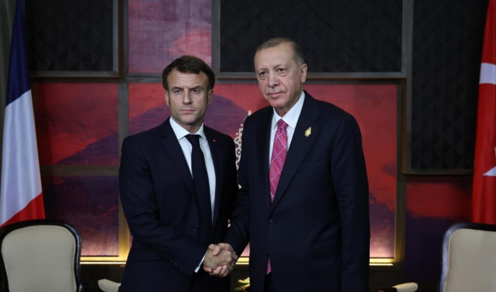 Macron, Erdoğan ile görüşmesinin içeriğini açıkladı: Mesajı Türkçe yayımladı