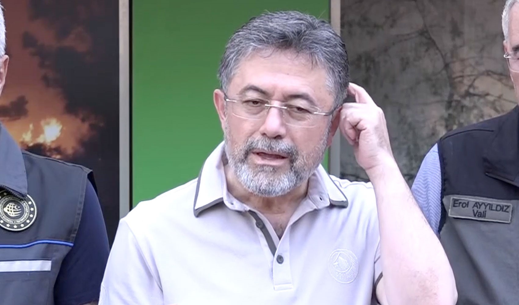 Bakan Yumaklı'dan yetersiz müdahale eleştirilerine yanıt: 'Cebimizde uçak, arazöz yok' Bakan Yumaklı'dan yetersiz müdahale eleştirilerine yanıt: 'Cebimizde uçak, arazöz yok'