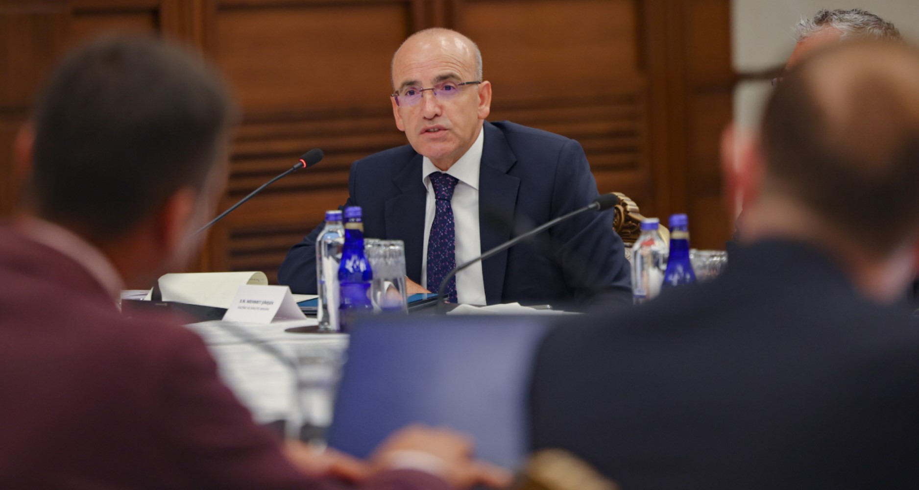 Şimşek, bu mesleklerin aylık kazancını açıkladı, rakamlar şaşırttı! Sanatçıdan avukata, kuaförden kuyumcuya...