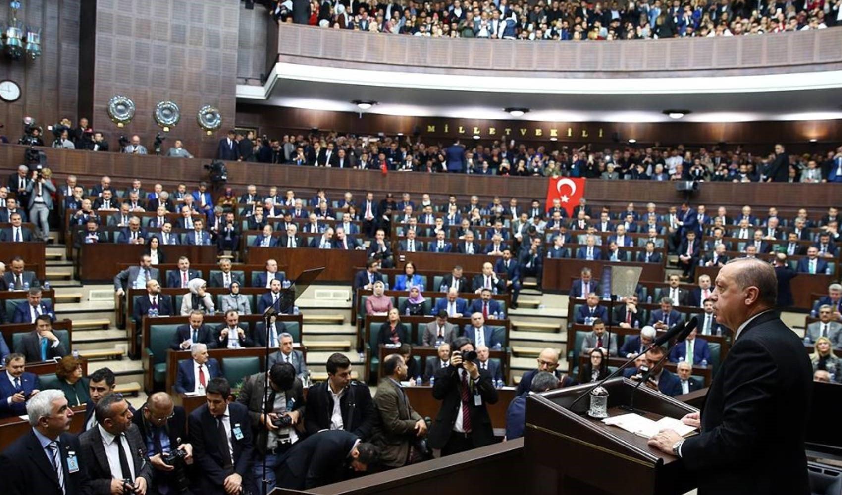 AKP’ye yakın yazarlar isyanda! AKP’ye yakın yazarlar isyanda!