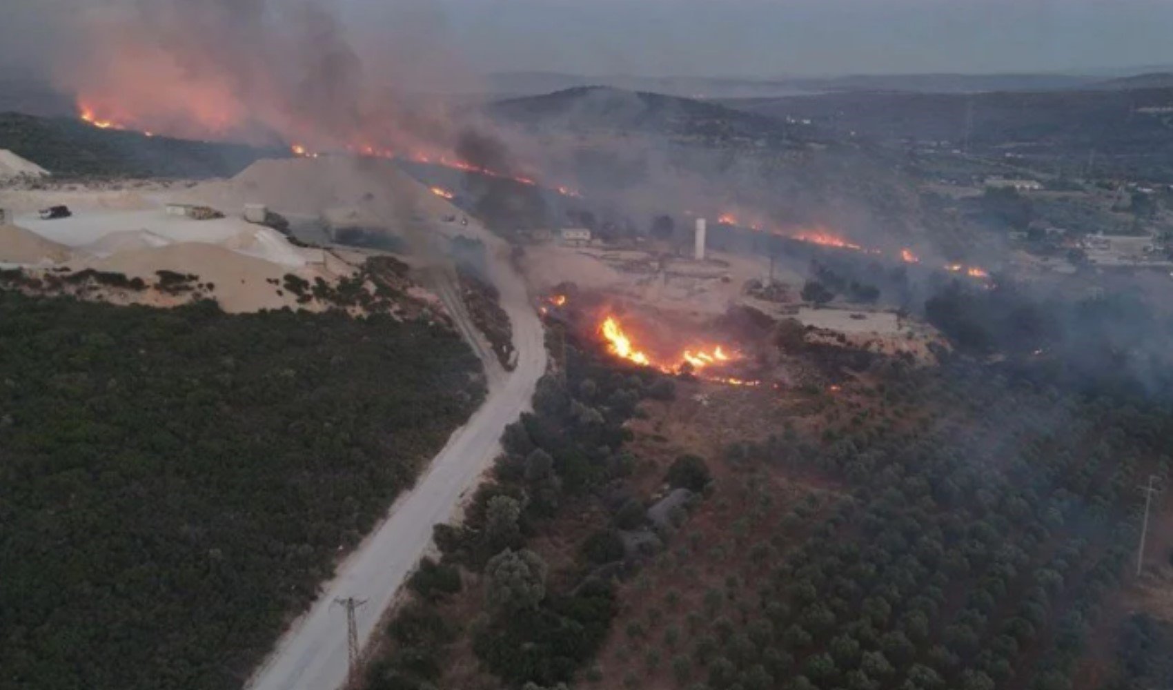 İzmir Çeşme'de alevler yükseliyor