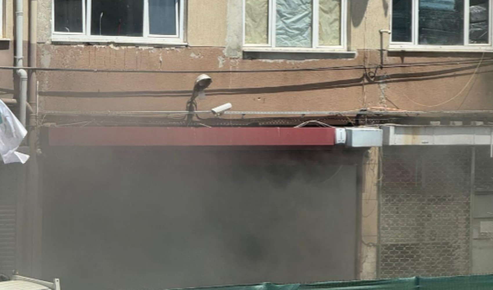 Ataşehir Küçükbakkalköy'de yangın: Trafo patladı Ataşehir Küçükbakkalköy'de yangın: Trafo patladı