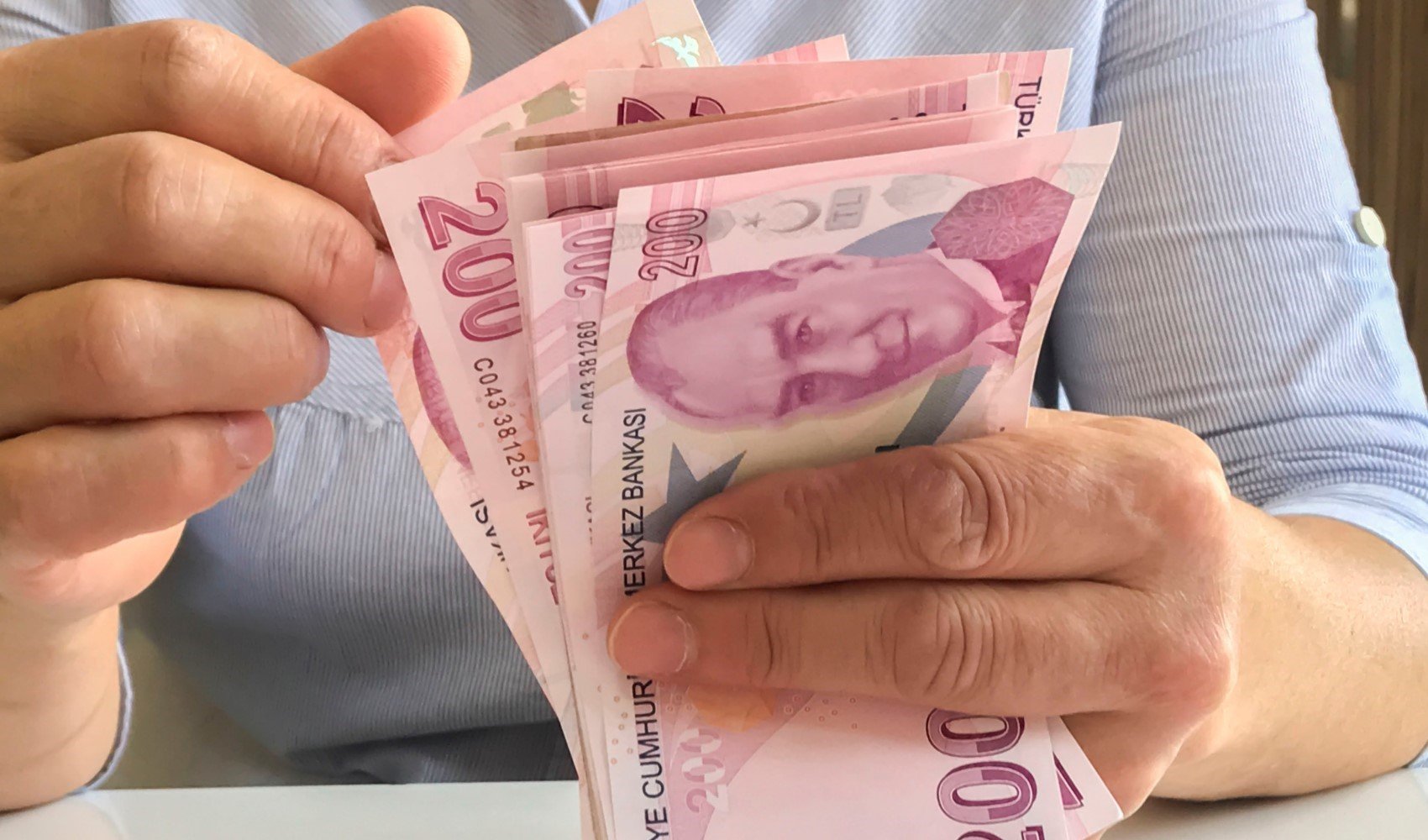 Emekli aylıklarını 16 bin 881 TL’ye çıkaran teklif kabul edildi