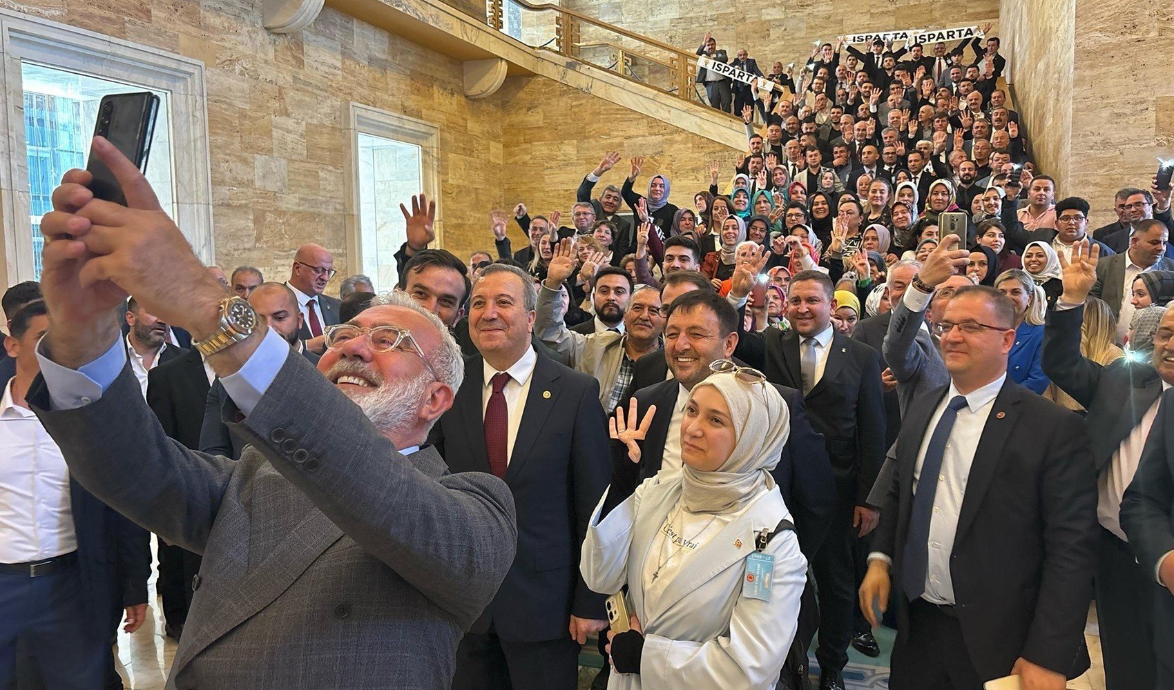 AKP’li Konya Büyükşehir Belediyesi’nden 20 milyonluk söyleşi! Anlaşma yapılan isimler tanıdık…