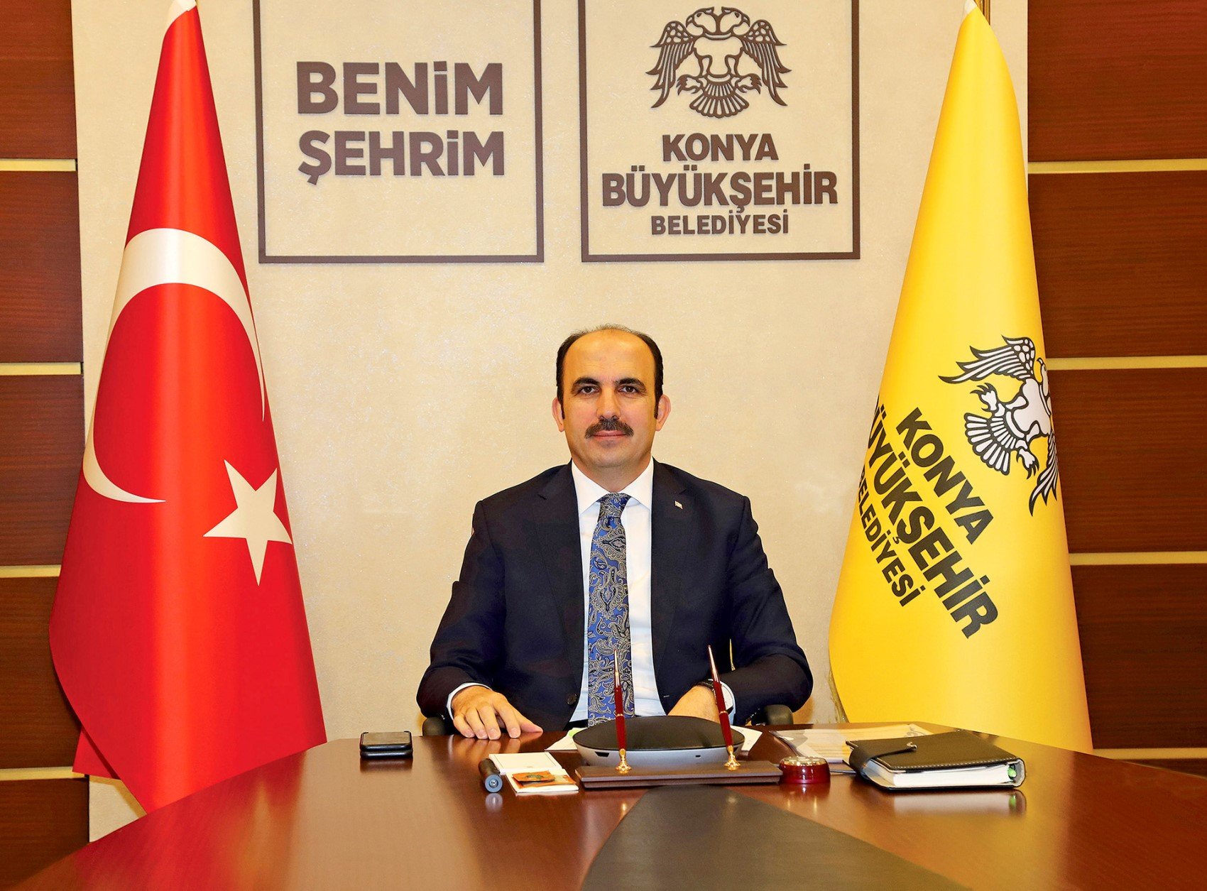 AKP’li Konya Büyükşehir Belediyesi’nden 20 milyonluk söyleşi! Anlaşma yapılan isimler tanıdık…