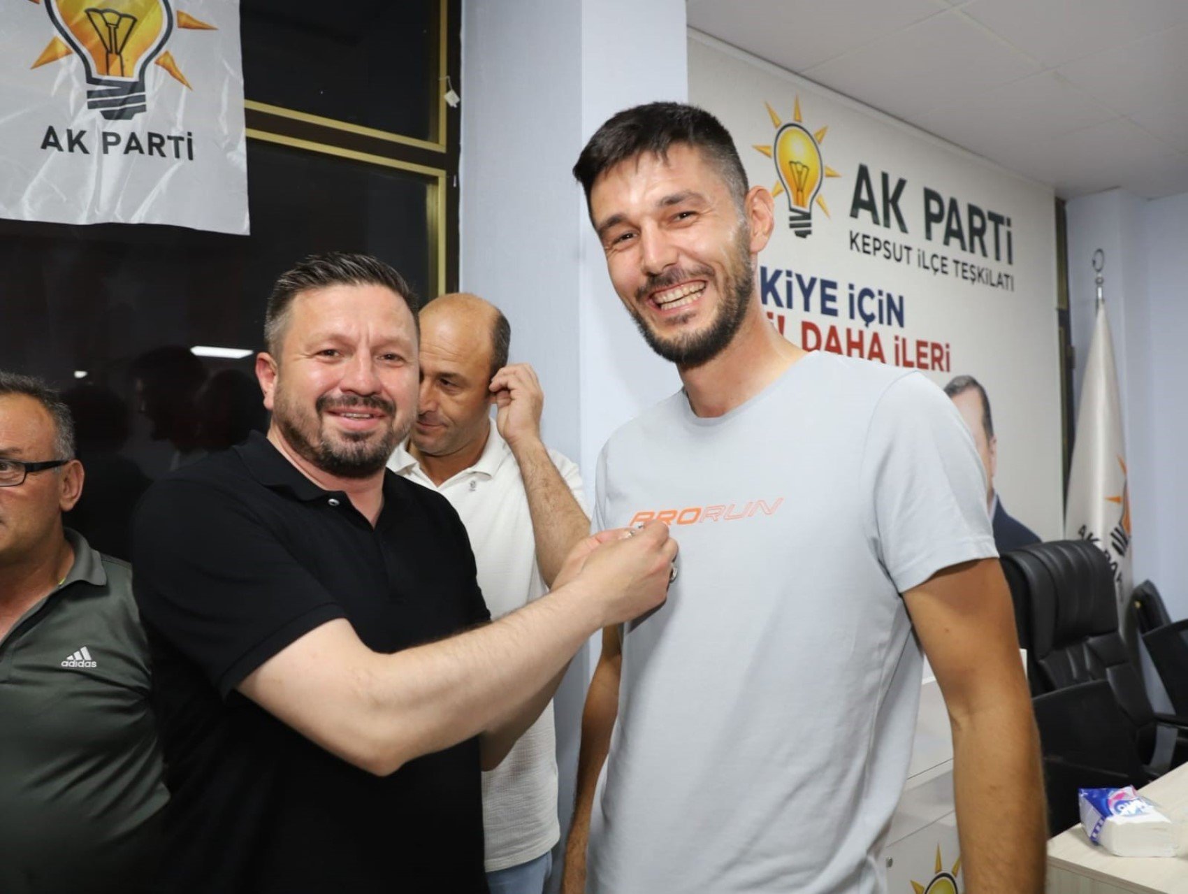 Yeniden Refah Partisi'nden 61 isim AKP'ye katıldı: Bu geçiş tercih değil, tavırdır