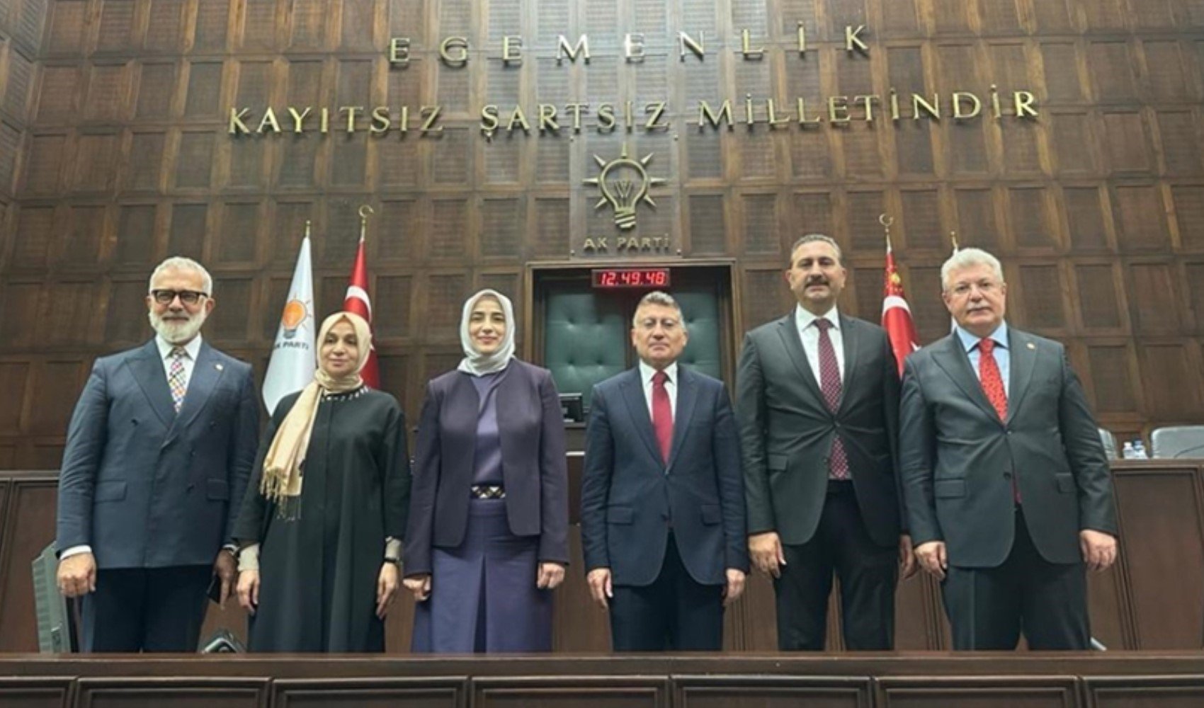 İktidarda sular durulmuyor! AKP meclis grubunda derin kriz İktidarda sular durulmuyor! AKP meclis grubunda derin kriz