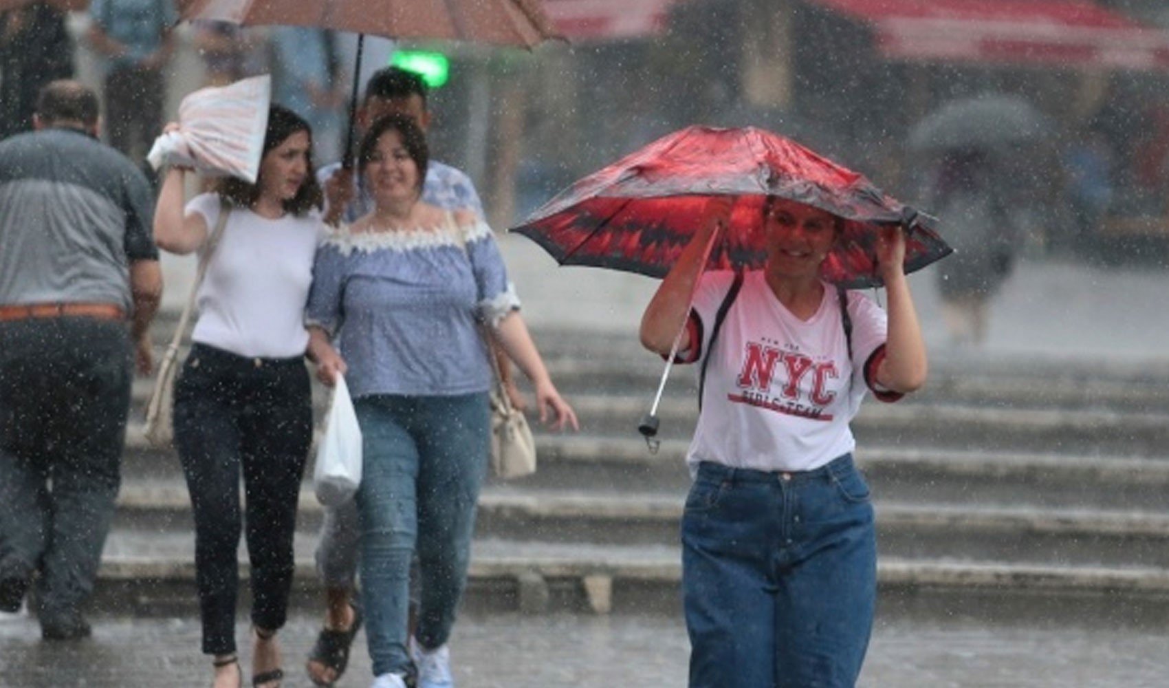 Meteoroloji'den çok sayıda kente gök gürültülü sağanak uyarısı! Bu bölgelerde havalar serinleyecek: İşte il il 31 Temmuz Perşembe hava durumu...