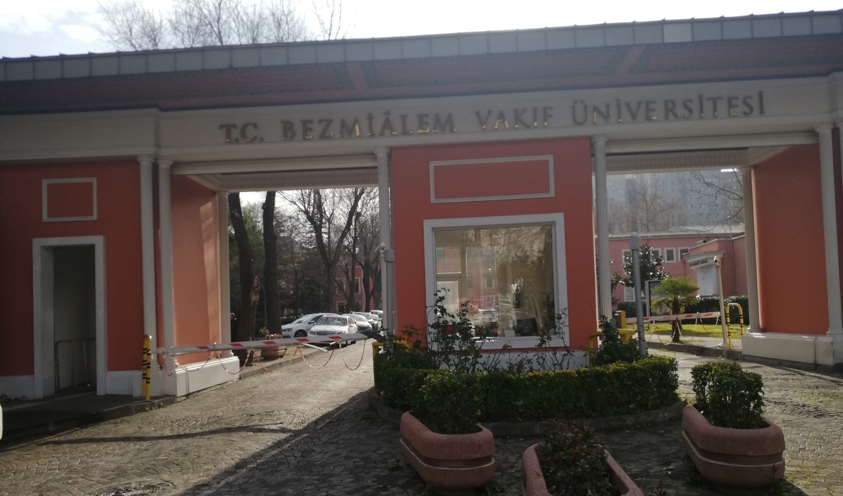 Bezmialem Vakıf Üniversitesi'nde tartışmalı yatay geçiş: Eczacılıktan tıp fakültesine alındı