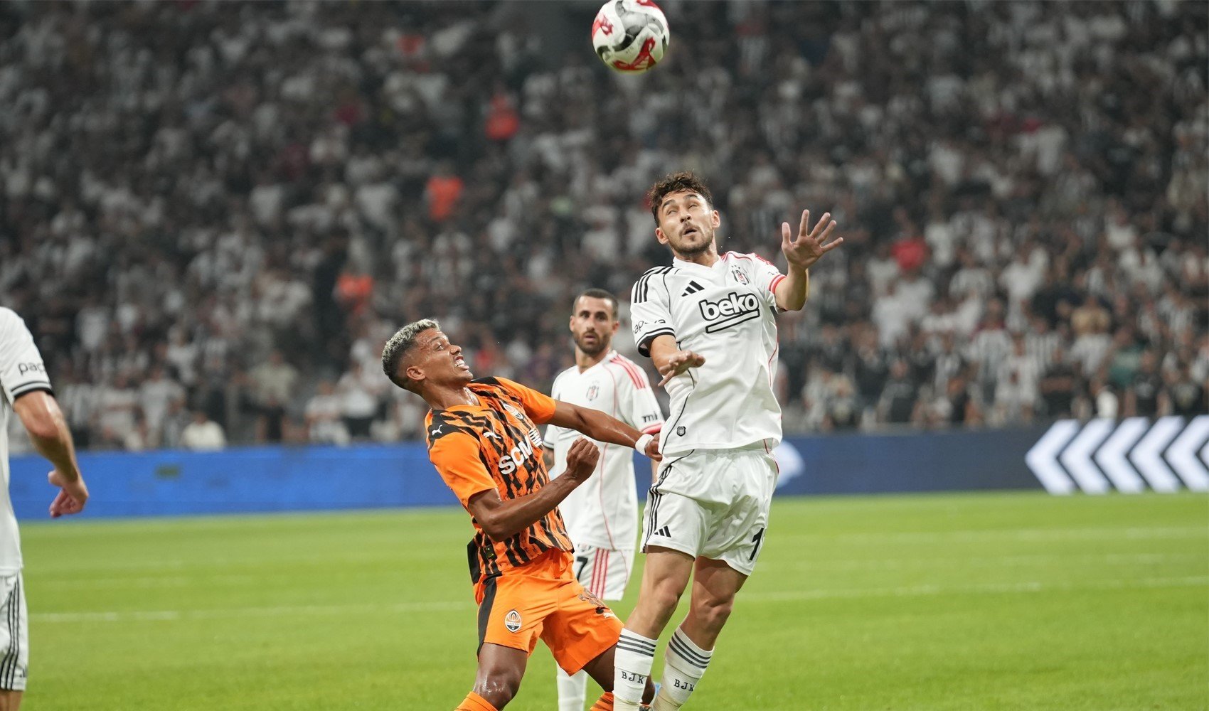 Beşiktaş, UEFA Avrupa Ligi'ne veda etti: Maç 2-0 bitti