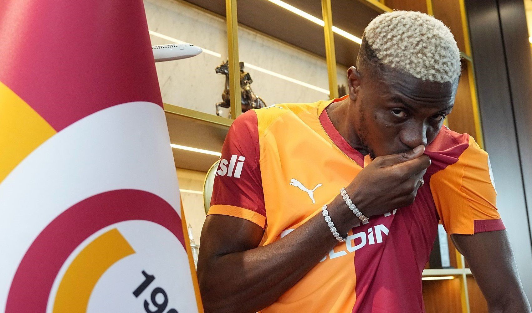 Victor Osimhen: Çok daha büyük başarılara imza atacağımıza inanıyorum