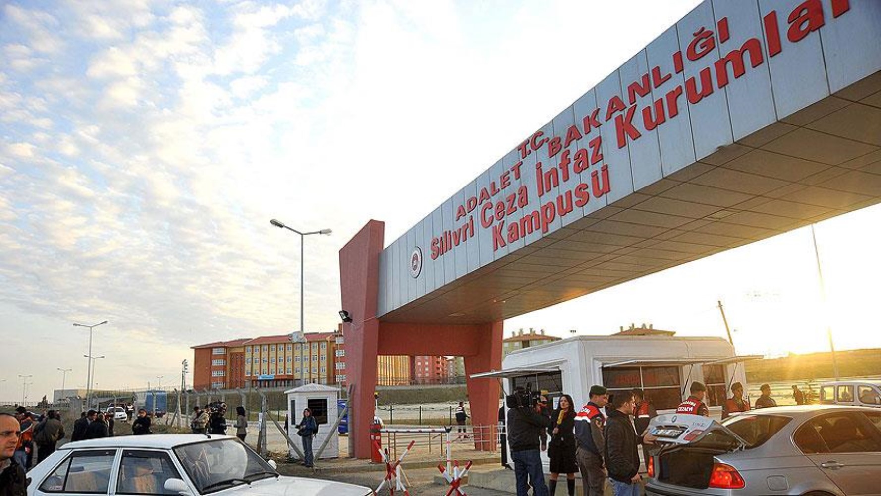 Silivri doldu taştı: Cezaevinde yeni detaylar ortaya çıktı! Mutfakta yatılıyor
